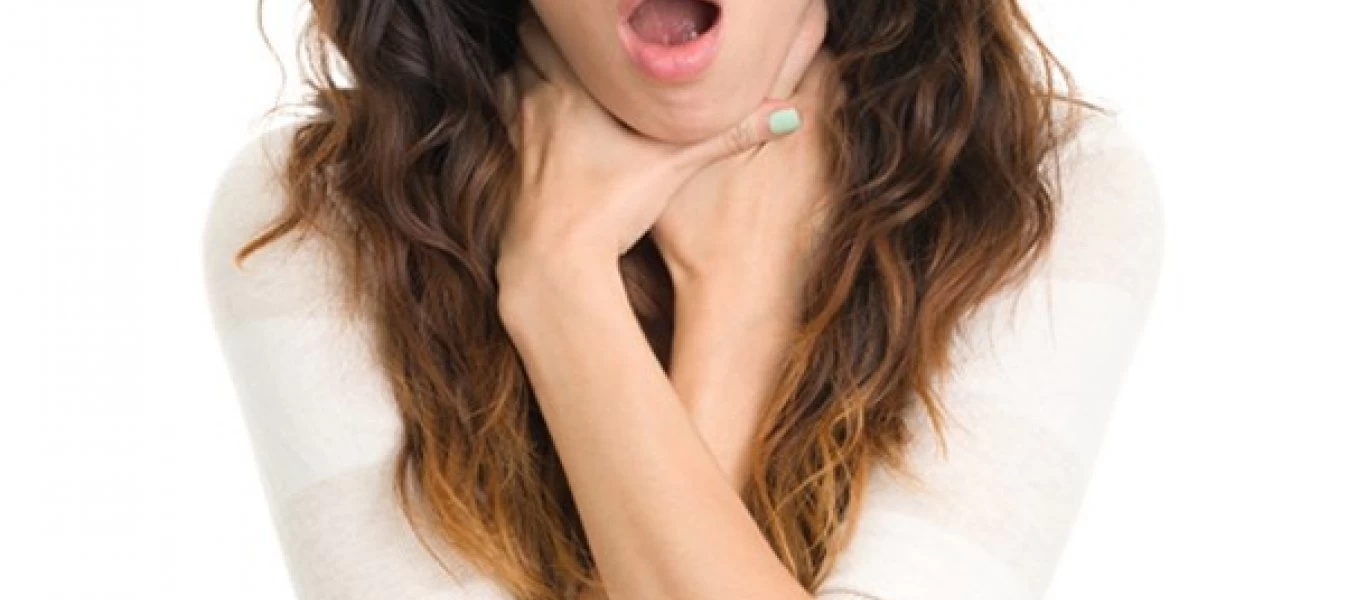 Τι να κάνετε αν πνίγεστε και είστε μόνοι – Η μέθοδος Heimlich στον εαυτό σας (φωτο)